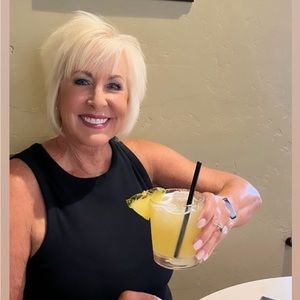 Meet your Posher, Debbie